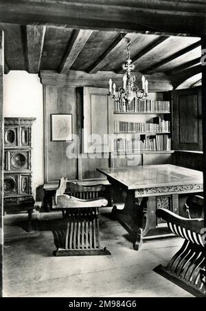 Norimberga, Germania - la sala biblioteca della casa di Albrecht Durer, un edificio in legno (fachwerkhaus) situato nella sezione Altstadt (città vecchia) di Norimberga. L'artista rinascimentale Albrecht Durer acquistò la casa nel 1509 e vi visse fino alla sua morte nel 1528. Nel 1871 la casa è stata aperta come museo dedicato all'opera dell'artista. Foto Stock