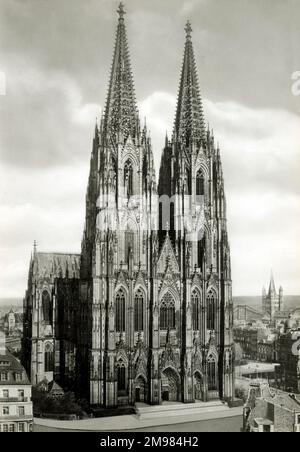 La Cattedrale di Colonia (Hohe Domkirche St Petrus o l'alta Cattedrale dei Santi Pietro e Maria) è la più grande chiesa gotica del Nord Europa. La costruzione iniziò nel 1248, ma non fu completata fino al 1880. Foto Stock