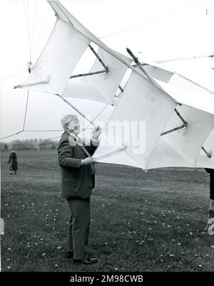 Cody Kite al 1951 Royal Aeronautical Society Garden Party presso l'aeroporto White Waltham il 6 maggio. Foto Stock