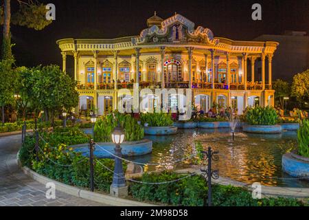 SHIRAZ, IRAN - 8 LUGLIO 2019: Vista serale della Casa Shapouri a Shiraz, Iran Foto Stock