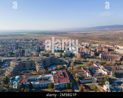 SUNNY BEACH, BULGARIA - 26 DICEMBRE 2022: Incredibile vista aerea del resort di Sunny Beach, Burgas Regione, Bulgaria Foto Stock