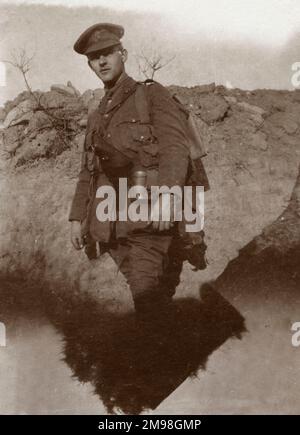 Soldato (Albert Auerbach) sul fronte occidentale nel nord della Francia durante la prima guerra mondiale. Foto Stock