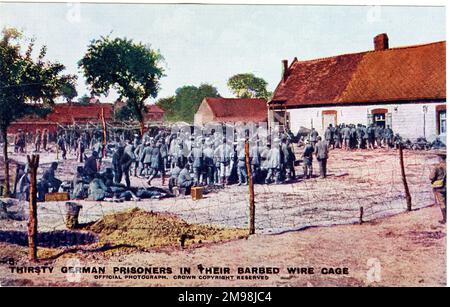 Prigionieri tedeschi in gabbia di filo spinato, WW1. Foto Stock