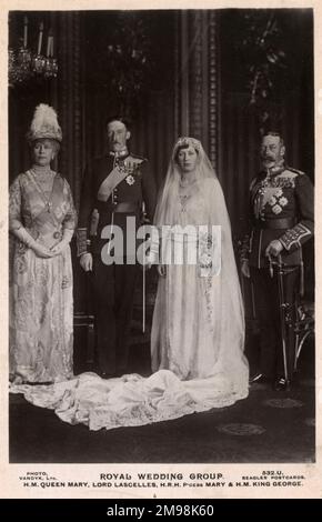 Re Giorgio V e la Regina Maria, con la figlia Principessa Maria (Principessa reale, Contessa di Harewood) e Lord Lascelles (successivamente 6th Conte di Harewood) il giorno del loro matrimonio, 28 febbraio 1922. Foto Stock