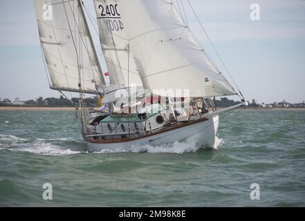 Suhaili lo yacht su cui Sir Robin Knox-Johnston è diventato la prima persona a navigare in tutto il mondo da solo e non-stop nel 1968-9. Corse a Hamble Classics. Foto Stock