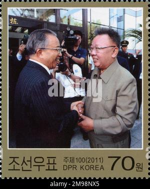 2011 timbro della Corea del Nord. Visita di Kim Jong il nella Cina nordorientale. Kim Jong il con dai Bingguo, diplomatico cinese Foto Stock