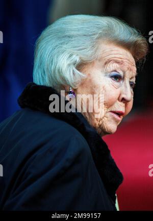 Amsterdam, Niederlande. 17th Jan, 2023. Principessa Beatrix dei Paesi Bassi arriva al Palazzo reale di Amsterdam, il 17 gennaio 2023, per partecipare al tradizionale ricevimento di Capodanno per gli ospiti olandesi Credit: Albert PH van der Werf/Netherlands OUT/Point de Vue OUT/dpa/Alamy Live News Foto Stock