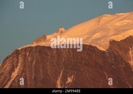 Tramonto sul Monte Bianco. 4 808,73 m. alta Savoia. Auvergne-Rhône-Alpi. Francia. Europa. Foto Stock