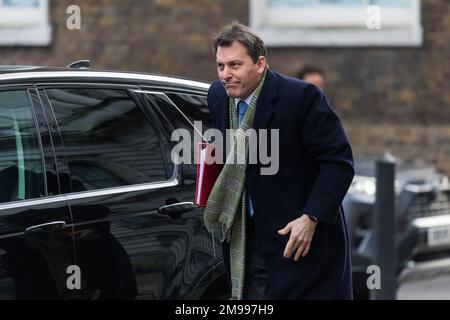 Londra, Regno Unito. 17th gennaio 2023. Il Segretario Generale del Tesoro John Glen arriva a Downing Street per partecipare alla riunione settimanale del Gabinetto presieduta dal primo Ministro Rishi Sunak. Credit: Wiktor Szymanowicz/Alamy Live News Foto Stock