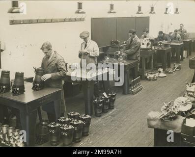 Una sezione del reparto di ispezione presso le opere di Armstrong Siddeley. Foto Stock