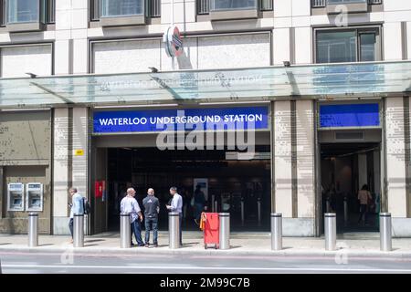 Waterloo, Londra, Regno Unito. 5th luglio, 2022. Stazione della metropolitana di Waterloo a Londra. I lavoratori ferroviari saranno in sciopero alla fine di questo mese in una disputa sulla retribuzione e sulla chiusura delle biglietterie. Credito: Maureen McLean/Alamy Foto Stock