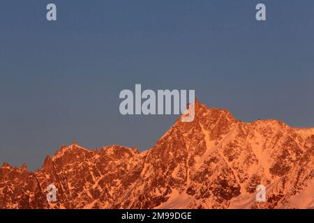 Aiguille du Midi. 3 842 m. Monte Bianco massiccio. Alta Savoia. Auvergne-Rhône-Alpi. Francia. Europa. Foto Stock