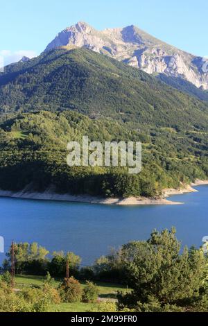 Lago Sautet et Massif du Dévoluy. Isere. Auvergne-Rhône-Alpi. Francia. Europa. Foto Stock