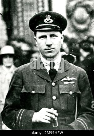 Pilota John William 'Jack' Alcock (1892-1919), aviatore britannico. Completato il primo volo transatlantico non-stop nel giugno 1919 accanto al navigatore Arthur Whitten Brown (1886-1948). Foto Stock