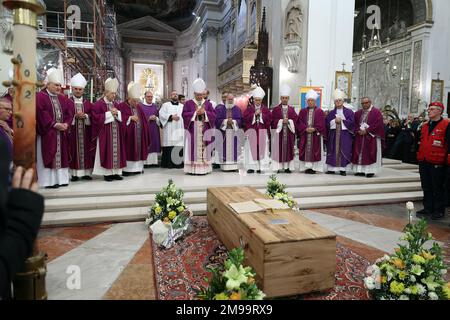 Palermo, Italia. 17th Jan, 2023. Nella foto il vescovo di Palermo Corrado Lorefice e i vescovi delle diocesi di Sicilia Credit: Independent Photo Agency/Alamy Live News Foto Stock