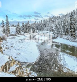 Lamar fiume in inverno al di sopra di slough creek nel parco nazionale di Yellowstone, wyoming Foto Stock