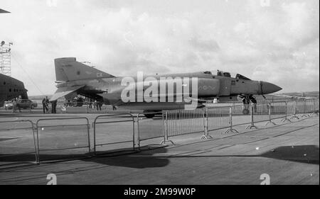 Royal Air Force McDonnell Douglas/Hawker Siddeley F-4M Phantom FGR.2 XV470 'CX' dal No. 64 Squadron RAF - visto alla Royal Naval Air Station Cullrose. Foto Stock