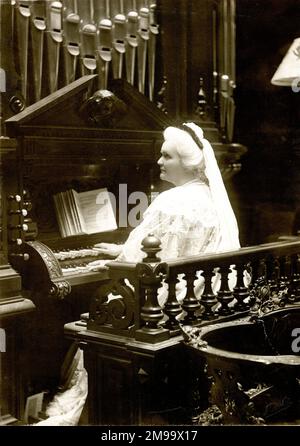 Elisabetta di Wied (1843-1916), Regina di Romania, nome della penna Carmen Sylva, che suona l'organo. Foto Stock