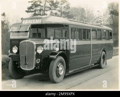 Pullman privato per persone, pullman Thornycroft da 26 posti; dotato di tetto 'easway' e posti a sedere 'non-chafe'. Boby di Thurgood's of Ware. Foto Stock