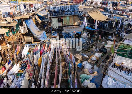 Incredibile vista del Dhobi Ghat a Mumbai, la lavanderia all'aperto più grande del mondo. Foto Stock