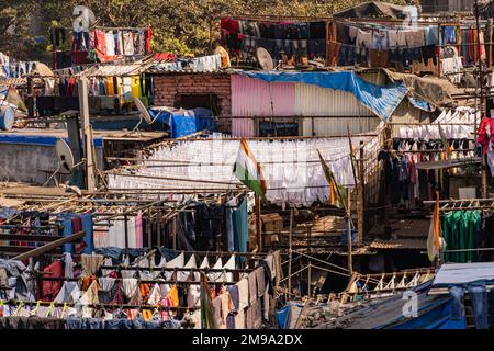 Incredibile vista del Dhobi Ghat a Mumbai, la lavanderia all'aperto più grande del mondo. Foto Stock