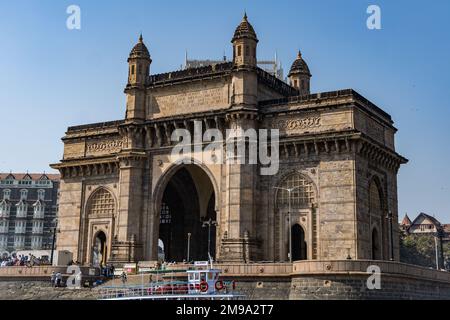 Un incredibile primo piano del Gateway of India, il monumento iconico di Mumbai Foto Stock