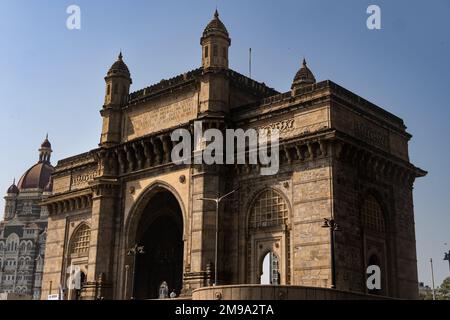 Un incredibile primo piano del Gateway of India, il monumento iconico di Mumbai Foto Stock