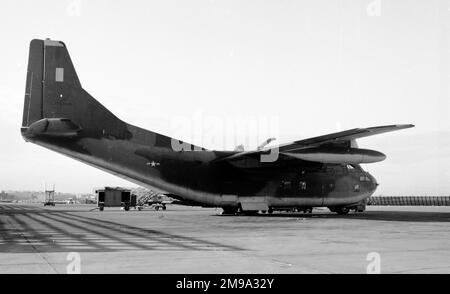 United States Air Force Fairchild C-123K Provider 55-4548 (msn 20209) alla McClellan AFB. Costruito come Fairchild C-123B-14-fa Provider, convertito in C-123K e trasferito al vietnamita National Air Force, in seguito a Royal Thai AF; attualmente in RTAF Museum Collection Foto Stock