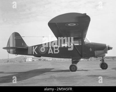 Armee dTerre (Esercito francese) - Piper PA-22 Tri-Pacer 22-5140 (msn 22-5140 / Call-sign KA-B) a Dakar in Senegal. Foto Stock