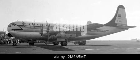 Boeing 377-10-26 Stratocruiser HC-AGA (msn 15940) della linea Internacional Aerea de Ecuador (LIA), nominata Principessa Everatta Maria, presso l'aeroporto internazionale di Quito. LIA gestiva un Boeing modello 377-10-26 Stratocruiser, (ex Pan American N1040V), per le rotte internazionali, utilizzando doppie registrazioni HC-AFS e HC-AGA dal 1958 al 1961, con sede a Quito. Foto Stock