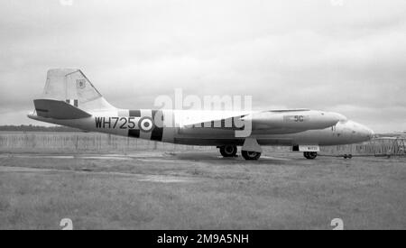 Ex Royal Air Force - English Electric Canberra B.2 WH725, conservato presso l'Imperial War Museum Duxford. WH725 è stato consegnato il 25 maggio 1953 e ha decurtato la carica il 8 marzo 1972. Foto Stock