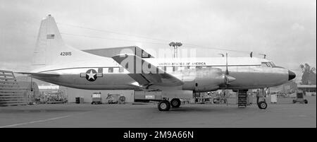 United States Air Force - Convair VC-131H Samaritan 54-2815 (msn 217). Brevemente sul registro civile come N8448H con Convair. Consegnato all'USAF come VC-131D il 10 dicembre 1954. Convertito a VC-131H (modello 580 standard con motori Allison 501 turboprop) e trasferito alla Marina degli Stati Uniti nell'aprile 1979, ma mantenuto in serie USAF. Alla polizia peruviana come PNP-025. Venduto sul mercato civile come N7146X, è diventato N723ES, annullato il 7 novembre 2007 in vendita al proprietario in Canada, registrato il 17 gennaio 2008 al Ministero dell'ambiente, Provincia di Saskatchewan come C-GSKQ. Foto Stock