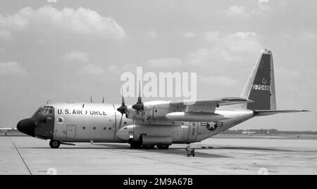 United States Air Force - Lockheed C-130D Hercules 57-0486 (msn 182-3193), del 17th truppa Carrier Squadron (21st Compositi Wing) Alaska Air Command con carro gommato-sci. 57-486 è stato assegnato alla NASA Langley Research Center, Langley Field, VA 1958. Dispiegato in Antartide sul flusso DI GHIACCIO operativo gennaio - febbraio 1960, denominato Great Dane. Atterrato alle stazioni di South Pole, Byrd e McMurdo. Convertito in GC-130D Ground Trainer presso la base dell'aeronautica di Sheppard. Foto Stock