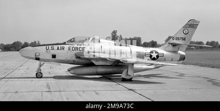 Michigan Air National Guard - Repubblica RF-84F-30-RE Thunderflash o-52-7412. Gennaio 1956: Consegnato agli Stati Uniti Air Force.1956: USAF 805th Air base Group.1956: USAF 2723rd Air base Squadron.1956: USAF 15th Tactical Reconnaissance Squadron (67th Tactical Reconnaissance Wing).USAF 2723rd ABS.1962-63: Michigan ANG 171st TRS.June 1971: Messo in deposito presso il cantiere di ossa AMARC. Foto Stock