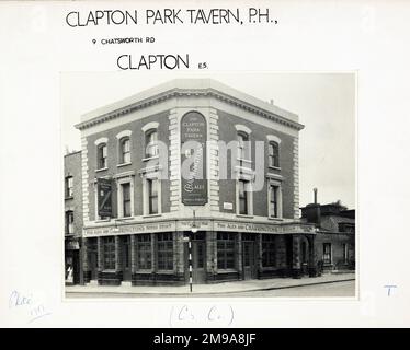 Fotografia di Clapton Park Tavern , Lower Clapton, Londra. Il lato principale della stampa (mostrato qui) raffigura: Angolo sulla vista del pub. Il retro della stampa (disponibile su richiesta) dettagli: Trading Record 1934 . 1961 per la Clapton Park Tavern, Lower Clapton, Londra E5 0LH. A partire da luglio 2018 . Chiuso e ora un ristorante Pizza. Verendi nel 2014 Foto Stock