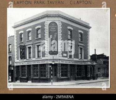 Fotografia di Clapton Park Tavern , Lower Clapton, Londra. Il lato principale della stampa (mostrato qui) raffigura: Angolo sulla vista del pub. Il retro della stampa (disponibile su richiesta) dettagli: Niente per la Clapton Park Tavern, Lower Clapton, Londra E5 0LH. A partire da luglio 2018 . Chiuso e ora un ristorante Pizza. Verendi nel 2021 Foto Stock