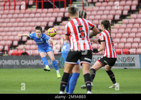 Sheffield, Regno Unito. 16th Jan, 2023. Sheffield, Inghilterra, gennaio 15th 2023 Lucy Quinn invia la palla nel box durante Sheffield United contro Birmingham City a Bramall Lane, Sheffield. (Sean Chandler/SPP) Credit: SPP Sport Press Photo. /Alamy Live News Foto Stock