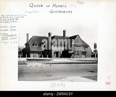 Fotografia di Queen of Hearts PH, Queensbury, Greater London. Il lato principale della stampa (mostrato qui) raffigura: La faccia sinistra sulla vista del pub. Il retro della stampa (disponibile su richiesta) dettagli: Trading Record 1941 . 1961 per la Regina dei cuori, Queensbury, Greater London HA7 1DH. A partire da luglio 2018 . Ribattezzato Flamedeck, è stato demolito e sostituito da alloggi. Foto Stock