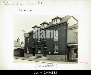 Fotografia di White Hart Inn, Billericay, Essex. Il lato principale della stampa (mostrato qui) raffigura: La faccia destra sulla vista del pub. Il retro della stampa (disponibile su richiesta) dettagli: Trading Record 1934 . 1961 per il White Hart Inn, Billericay, Essex CM12 9DF. A partire da luglio 2018 . Convertito in un ristorante. Pasha Foto Stock