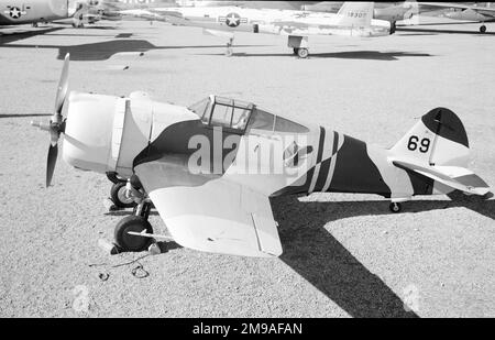 Curtiss P-36A Hawk 38-001 (msn 12415, call-sign '69') in 1940 giochi di guerra colori camouflage speciali, nella collezione del National United States Air Force Museum, presso la base dell'aeronautica militare Wright-Patterson, Ohio. Nord America X-10 GM-19307 (msn 1). (Nota: Il numero di serie è nella serie di missili guidati poco usati e non una normale serie militare) l'X-10 era un veicolo di prova senza equipaggio per il missile da crociera intercontinentale SM-64 Mavaho, che era in fase di sviluppo dal 1950 nel programma WS-104A. Utilizzato per esplorare la busta fino al M1,2, l'X-10s ha continuato a fornire un servizio utile dopo l'SM-64 Foto Stock