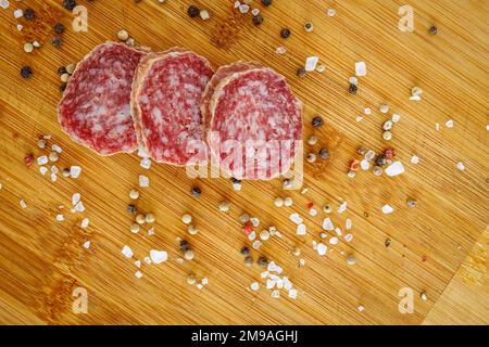 Salsiccia tedesca secca e affumicata si chiama Stracke Foto Stock