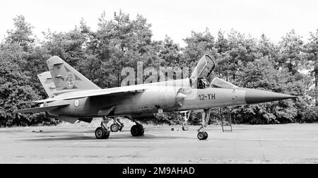 Armee de l'Air - Dassault-Breguet Mirage F.1C 12-YH (msn 54) di Escadron de Chasse 1/12 'Cambresis', presso la base aerea di Kleine Brogel, forze aeree belghe, il 23 giugno 1978. Foto Stock