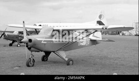 Piper PA-22-150 Tri-Pacer G-ARDP (msn 22-4254), all'aeroporto di Newcastle (Woolsington). Foto Stock