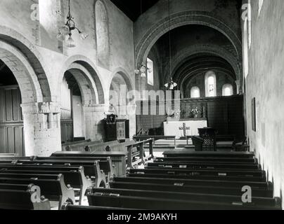 Interno della Chiesa del Priorato di Ewenny (Priordy Ewenni), vale di Glamorgan, Galles - un monastero dell'ordine benedettino, fondato nel 12th ° secolo. Foto Stock