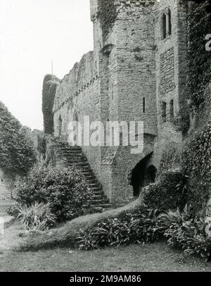 Cortile interno del castello di Manorbier (Castell Maenorbyr) - un castello normanno a Manorbier, a sud-ovest di Tenby, Galles del Sud. Foto Stock