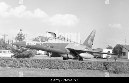 Nord America F-107A-NA 55-5119 (msn 212-2) originariamente ordinato come F-100B ma costruito come F-107A, volò per la prima volta il 28 novembre 1956. Circa il 1956 dicembre: Presa in forza dalle forze aeree degli Stati Uniti come JF-107A e assegnata ad AFFTC, Edwards AFB, CA., per prove con armi convenzionali e nucleari. Esposto nella Research & Development Gallery presso il National Museum of the United States Air Force, Wright-Patterson AFB. Foto Stock