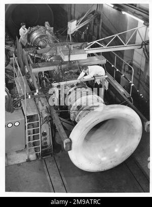Il 1 aprile 1963 il motore turbofanatore Rolls-Royce Spey in una cella di prova munita di un postbruciatore sperimentale. Foto Stock