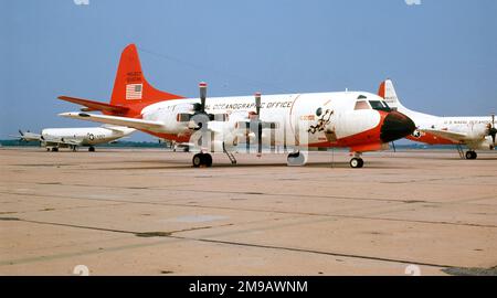 United States Navy - Lockheed RP-3A-10-lo Orion 149667 'El Coyote' (msn 185-5008), dell'Ufficio oceanografico navale degli Stati Uniti il 9 luglio 1976, configurato per 'Project Seascan'. Gestito da Airborne Oceanographic Development Squadron Eight (VXN-08) presso la Naval Air Station Patuxent River, Maryland. Foto Stock