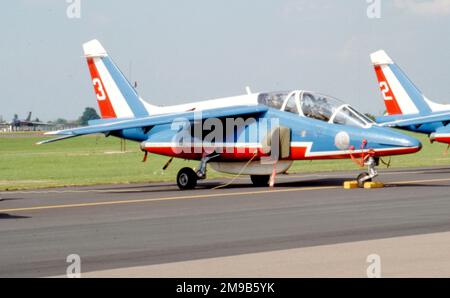Armee de l'Air - Dassault/Dornier Alpha Jet e '3' (msn ??), della squadra di aerobica Patrouille de France, al RAF Fairford il 31 luglio 1994. (Armee de l'Air - forza aerea francese). Foto Stock