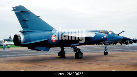 Armee de l'Air - Mirage F.1CT 12-KP (msn 227), al RAF Mildenhall il 23 agosto 1980. (Armee de l'Air - forza aerea francese). Foto Stock